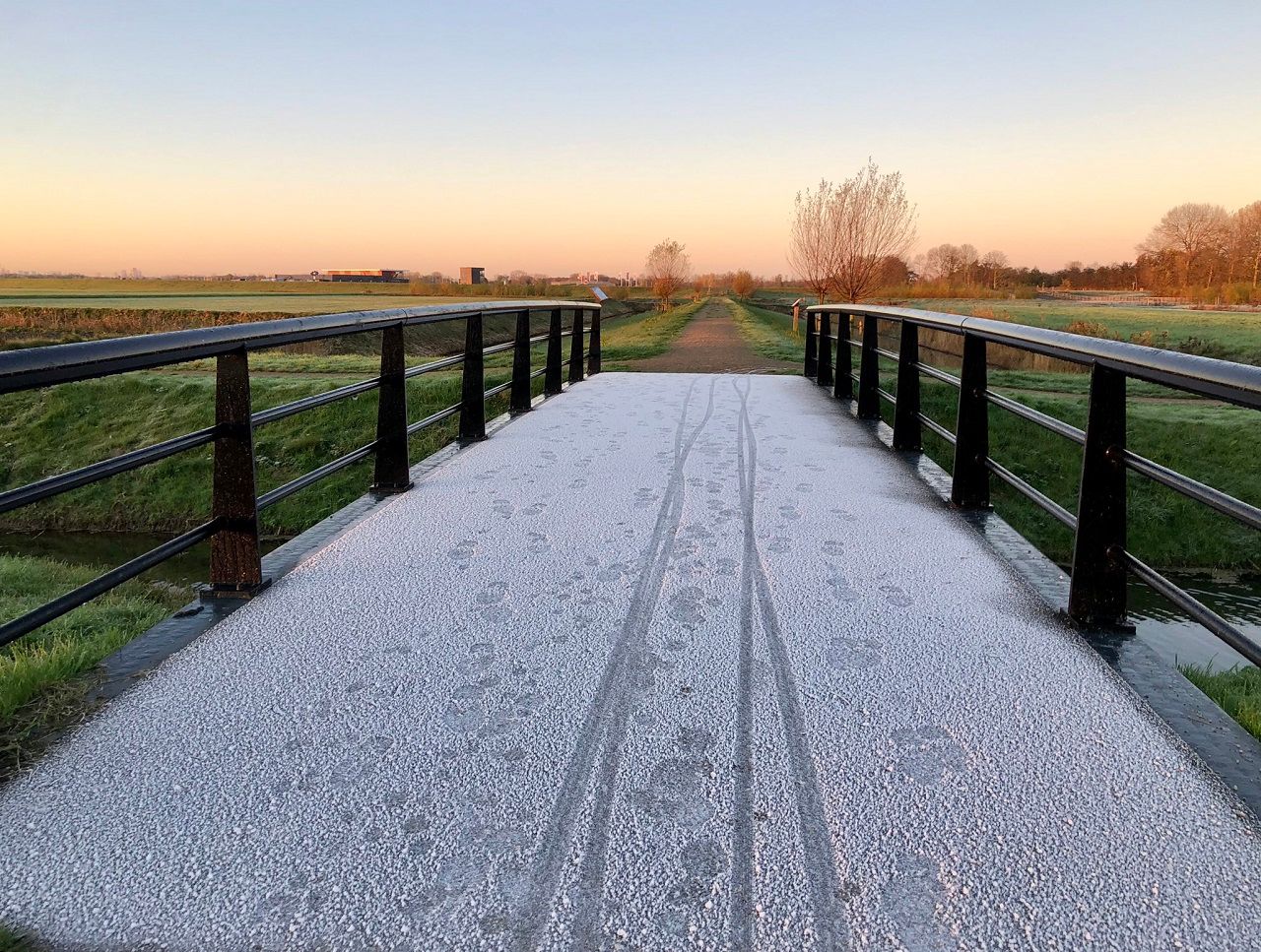 Rijp op bruggetjes, nachtvorst