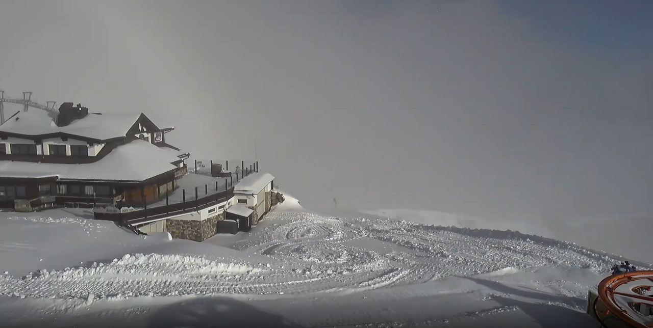 Ook in Sölden zijn de toppen wit door een verse laag sneeuw. Beeld. Feratel