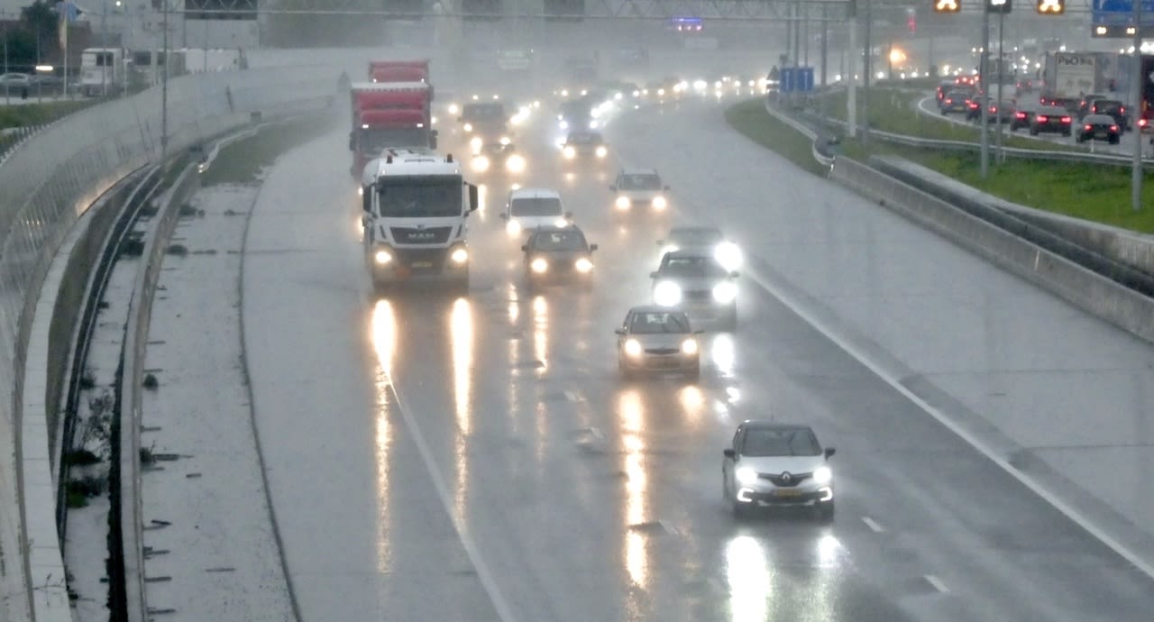 Weer en verkeer - Regen - Spits - Snelweg