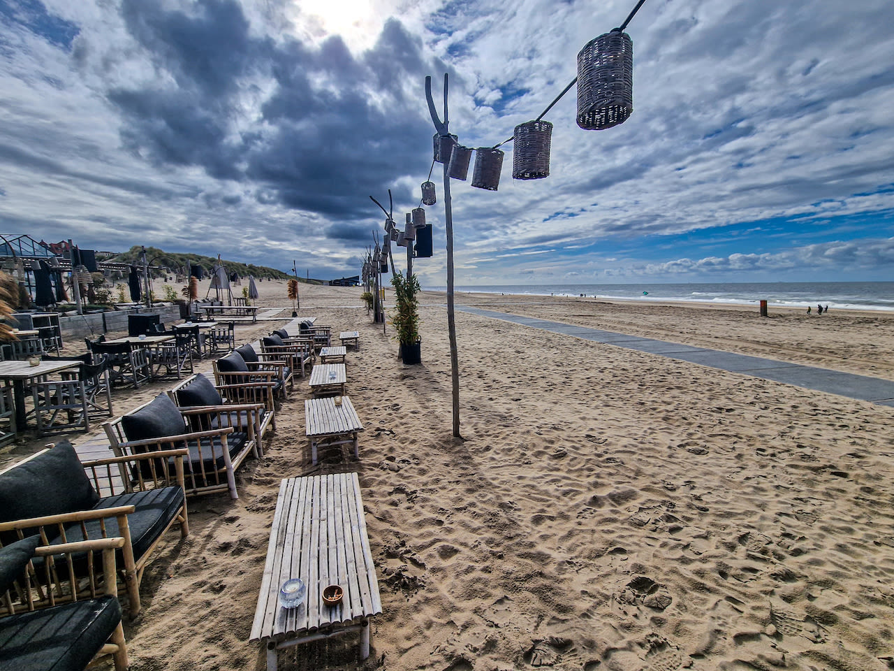 Met de lage temperaturen is het deze week te fris om buiten op het terras te zitten. Foto: Rob Jongerhuis