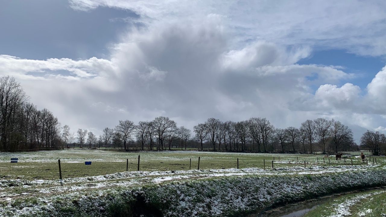 Prachtige sneeuwbui luchten