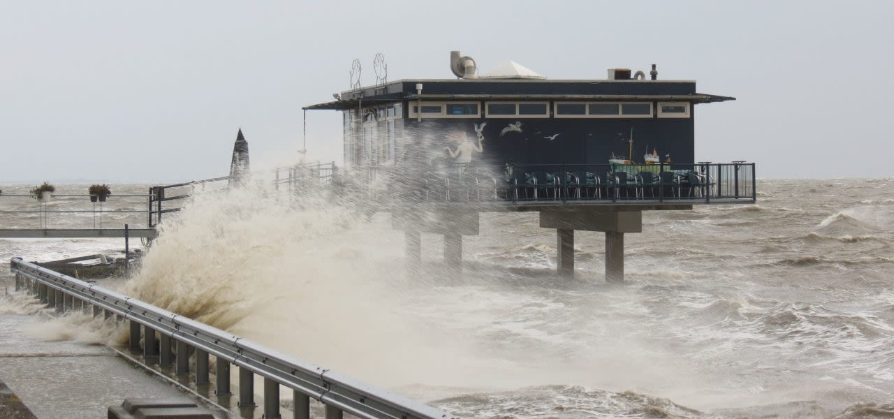 Jannes-Wiersema-storm-in-Delfzijl-1280x600
