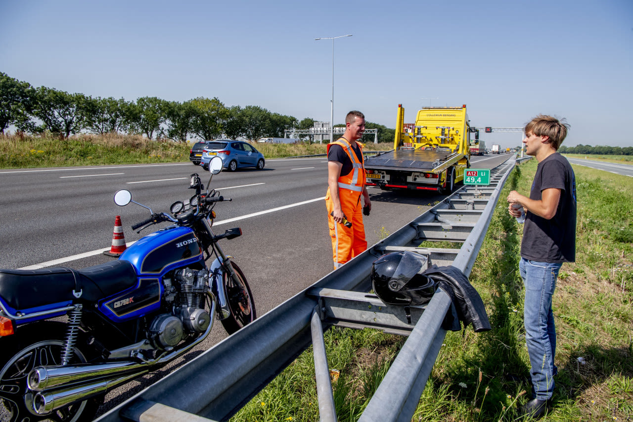 Drukte-bij-wegenwacht-door-hitte