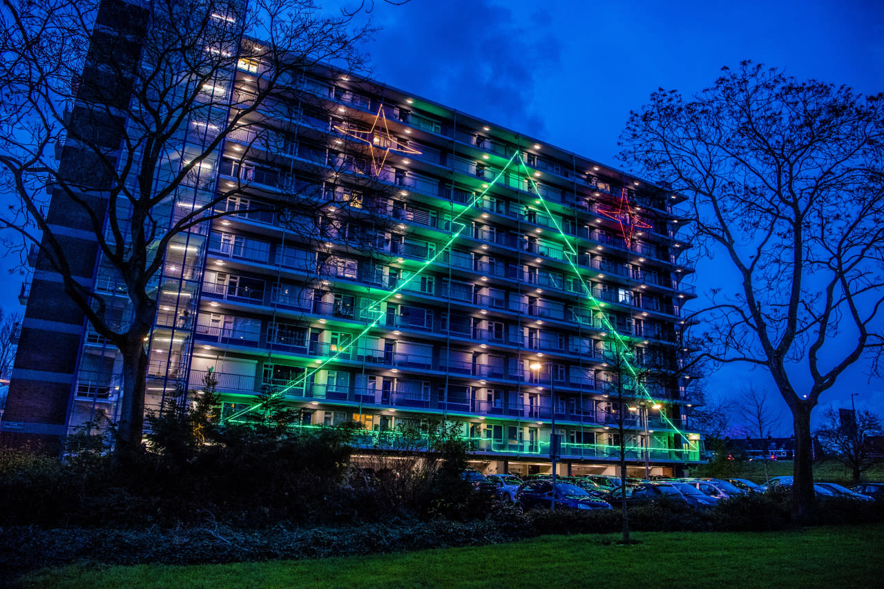 ANP-kerstversiering-op-flat-in-Rotterdam
