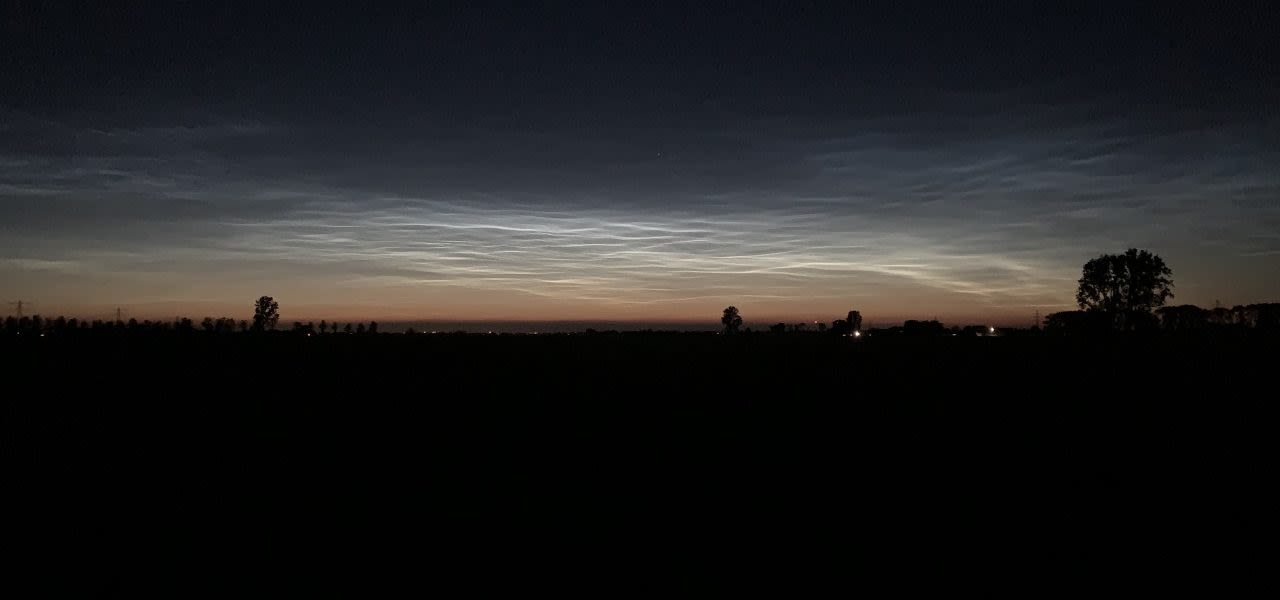 Lichtende-nachtwolken-in-het-Binnenveld-in-Wageningen-1280x600