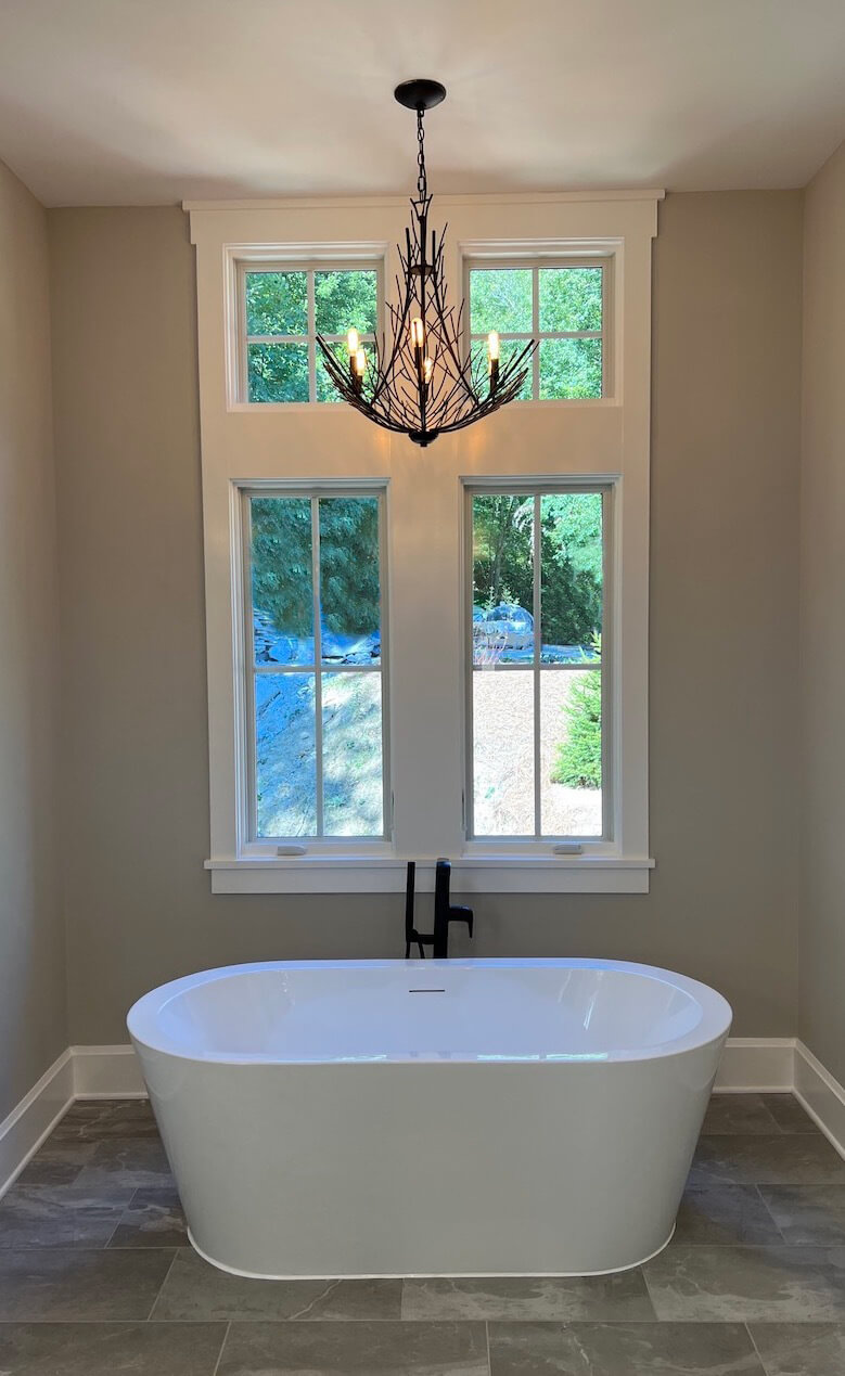 Jebbett-soaking-tub-with chandelier