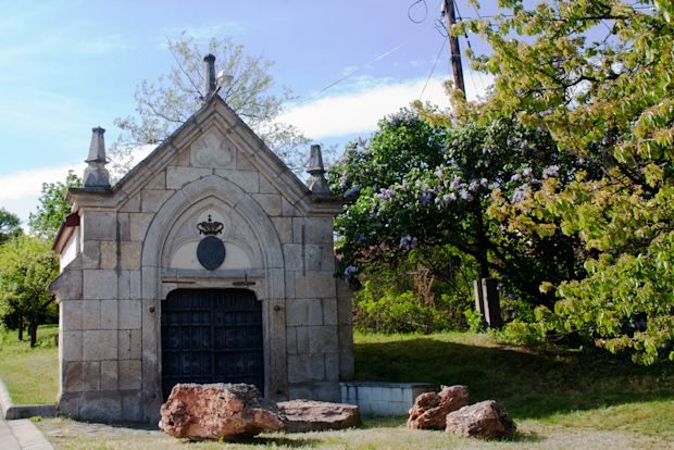 royal-tokaji-wine-cellar-entrance