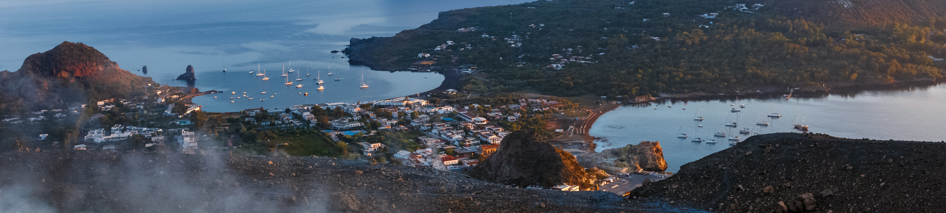 Contrada Porto Levante, Vulcano. Un paesaggio perfetto tra cielo e mare.