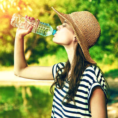 Come bere acqua durante il giorno per una giusta idratazione