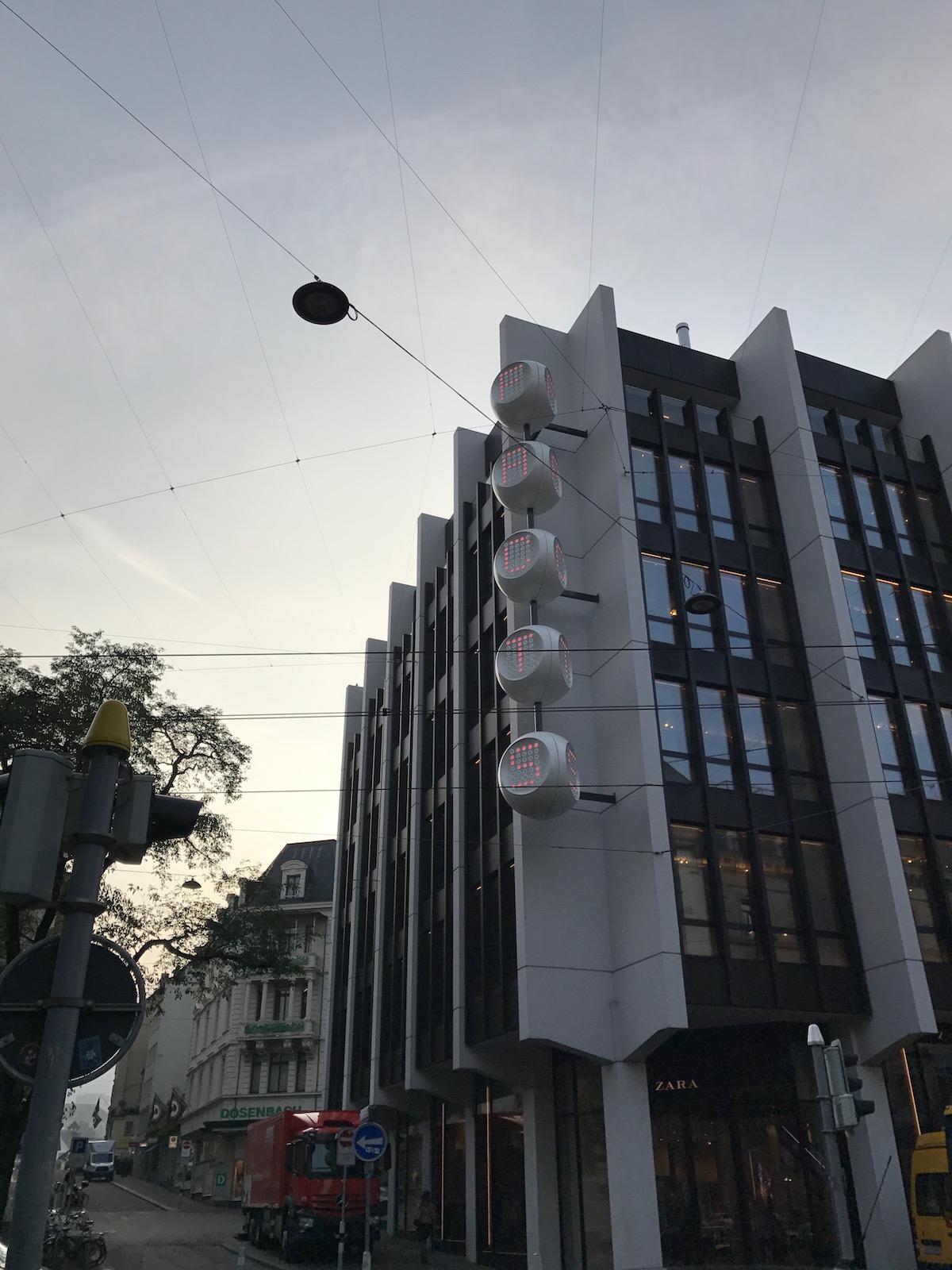 Katukuva kävelymatkalla Zürichissä