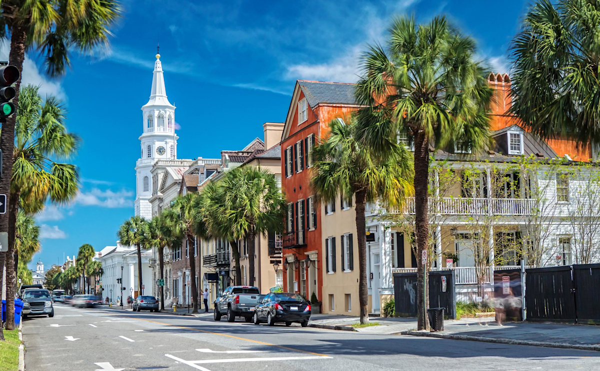 Broad-St.-in-Charleston-is-a-perfect-place-for-a-quiet-stroll.