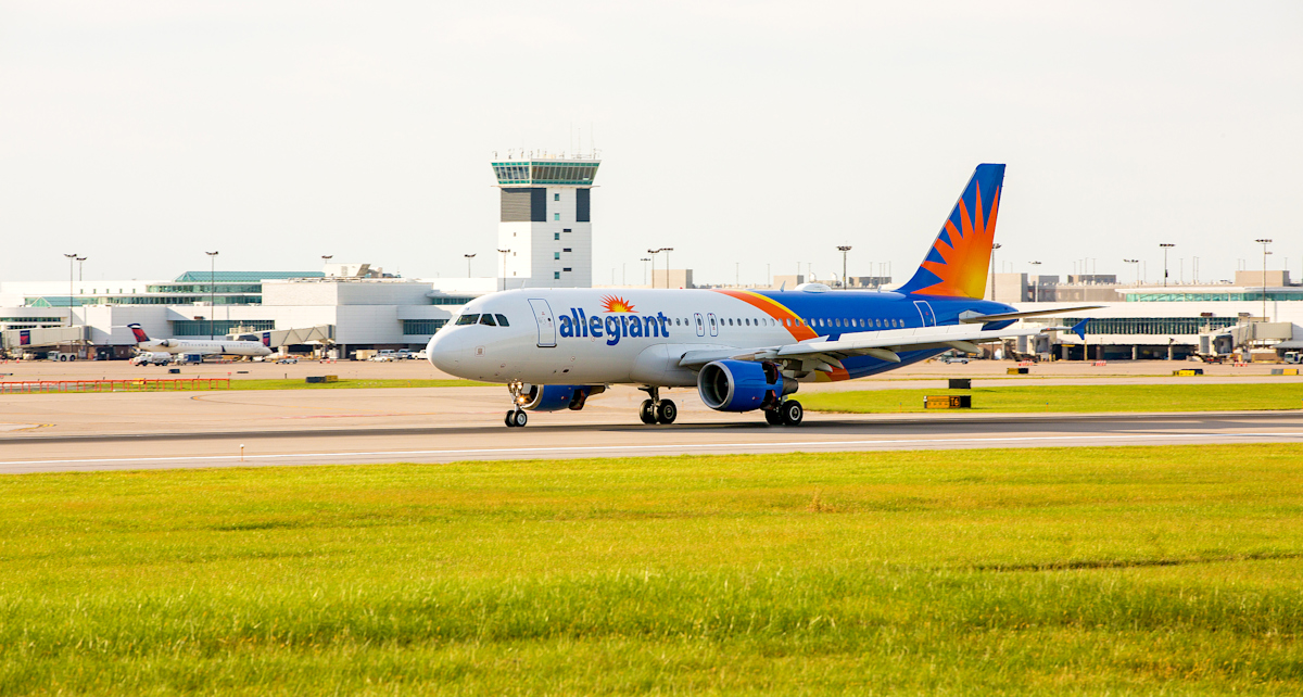 Media - Plane landing at CVG (2), Credit Steve Ziegelmeyer