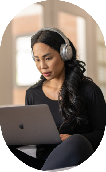 girl-on-computer