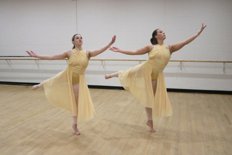 两位舞者为LEC舞蹈系春季舞蹈作品集表演，2023年.