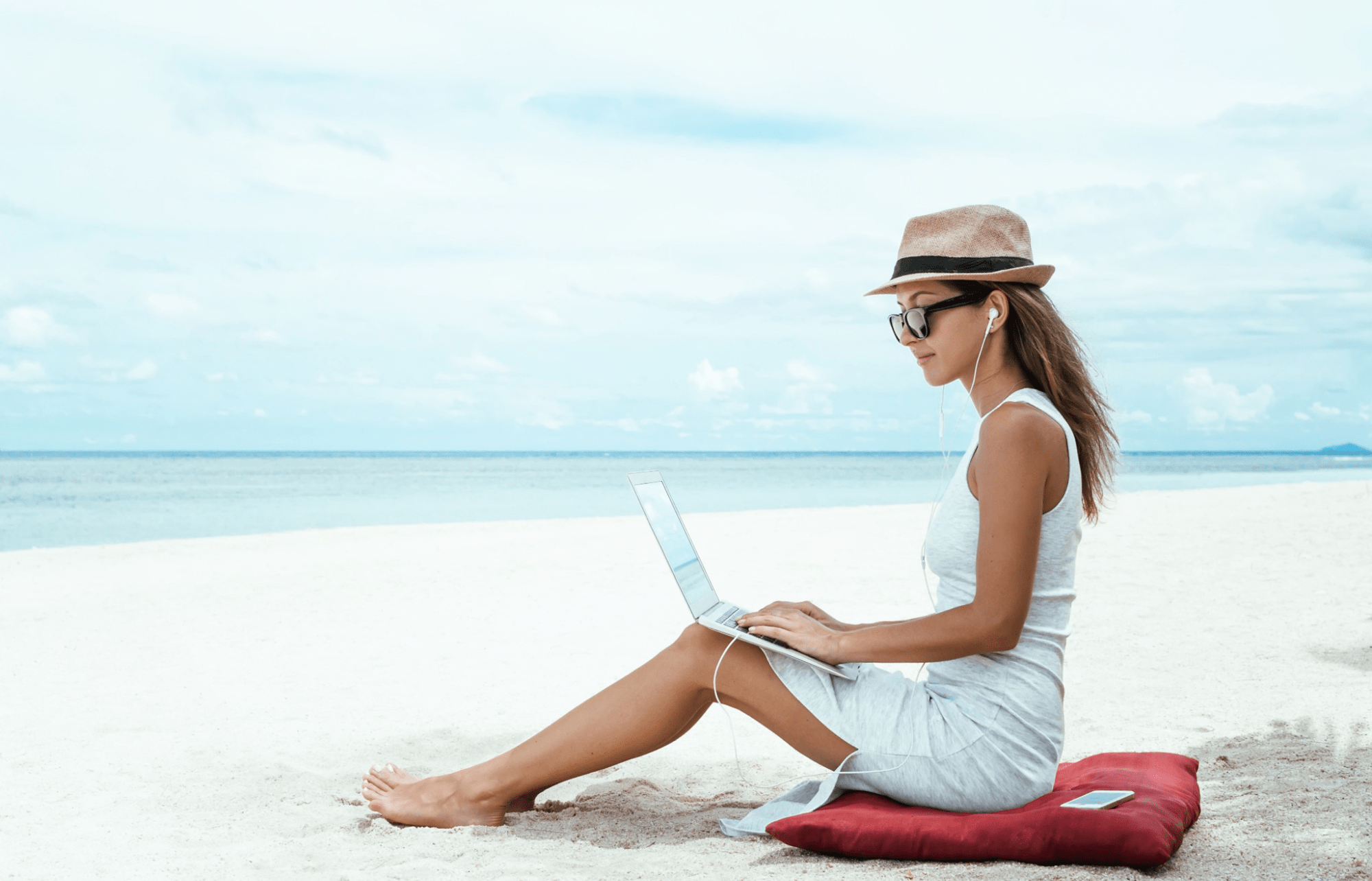 DigitalNomadBeach AdobeStock 2000x13332