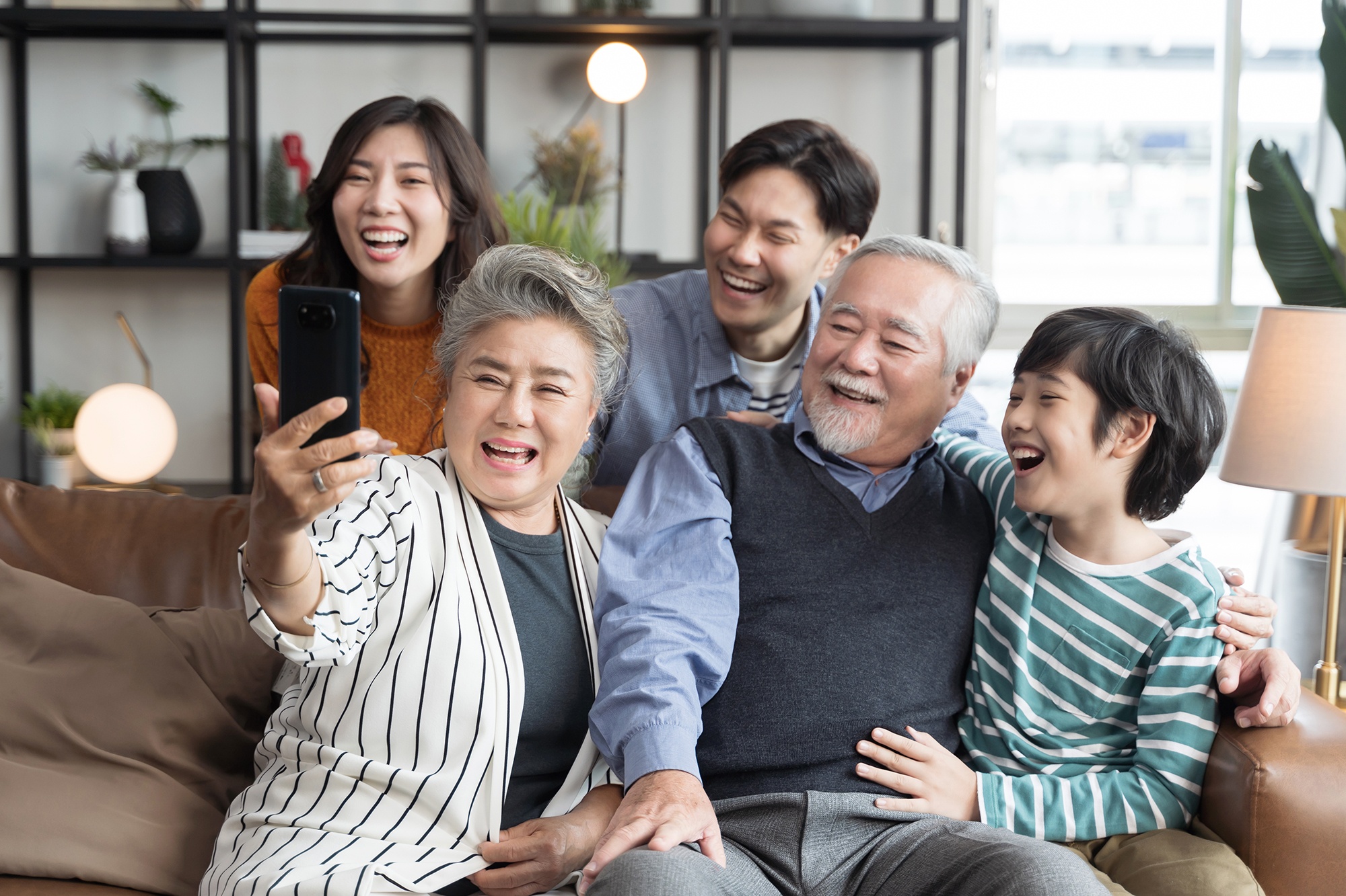 AsianFamily AdobeStock 2000x1333