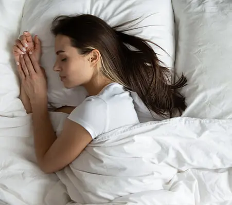 Woman in bed sleeping deeply - About deep sleep