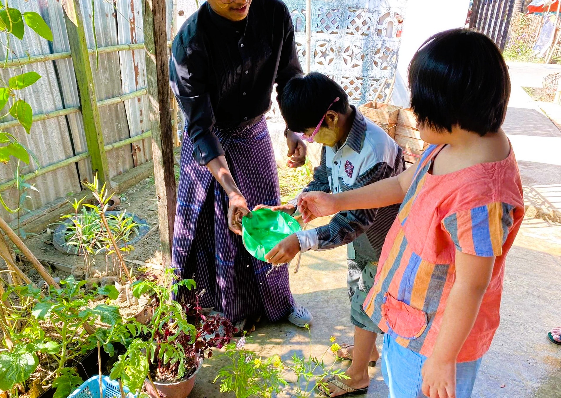 Bimbi Myanmar orto terapeutico