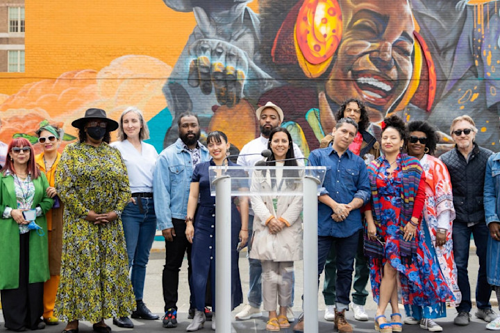NAC participants in front of Souvenir de la voix by Yendor for Newark Artist Collaboration