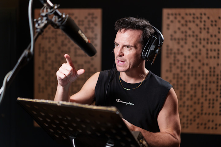 A photo of Andrew Scott behind the microphone as he performs for "George Orwell's 1984."