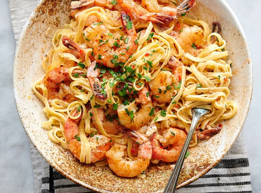 http://images.ctfassets.net/3vz37y2qhojh/3hmM4bOB1GcJzqOlfMkFz4/6326b051d7d0492affe2a48e34919543/Garlic-butter-shrimp-pasta2_hero.jpeg?w=1200&h=630&fit=fill&fm=webp