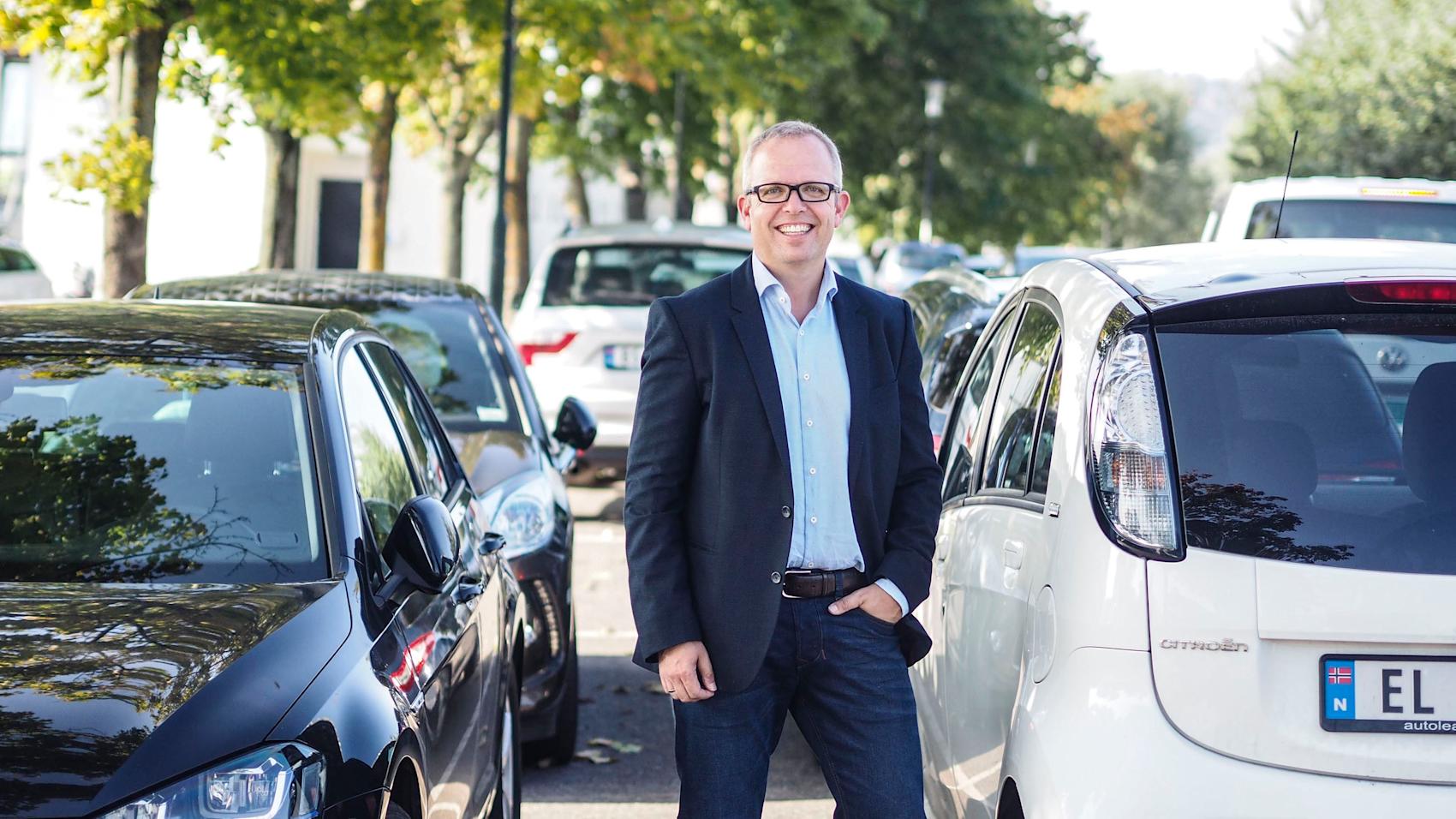 GJØR GOD RESEARCH: Produktdirektør Eirik M. Håstein i FINN Motor anbefaler kunder å sette seg godt inn i markedet før de handler bruktbil. Foto: Caroline Roka.