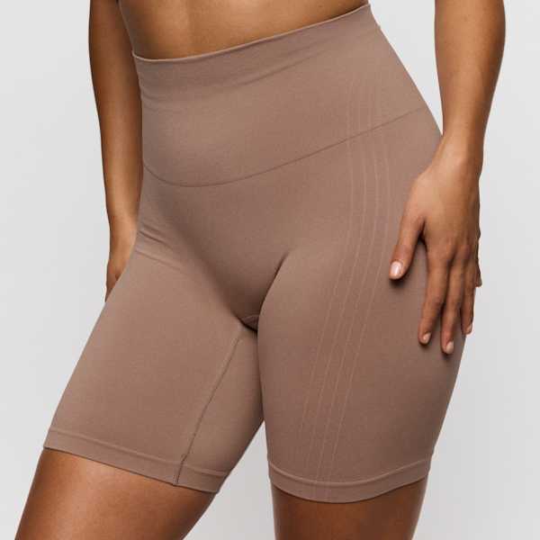 Soft smoothing (light compression) at the waist and tummy. | Primadonna