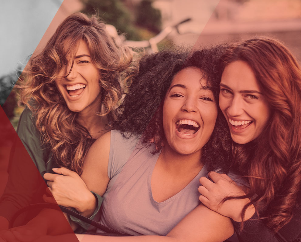 3 mujeres riendo