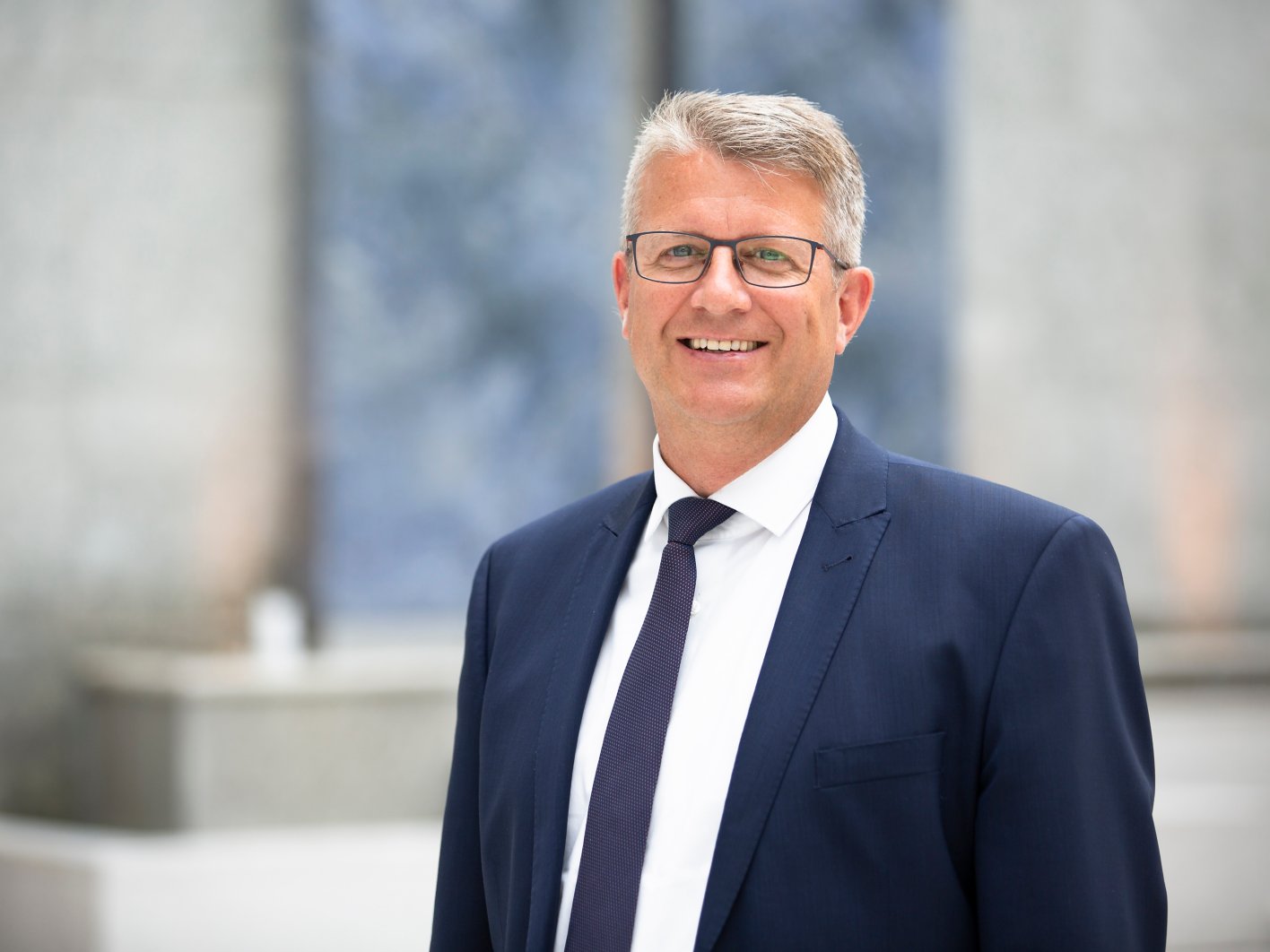 DR. UWE KNOTZER, GENERAL PARTNER