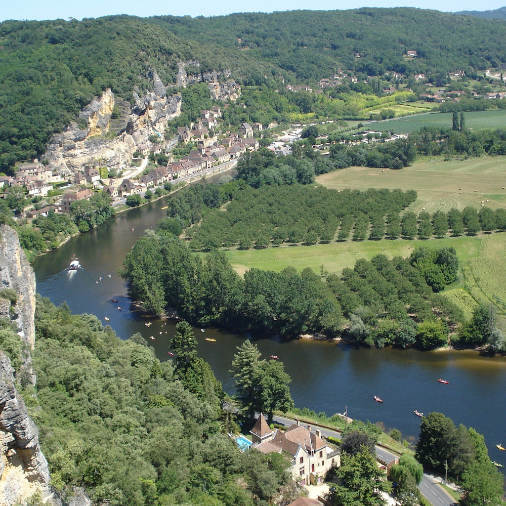 Canoë sur les rives de la Dordogne Canoë sur les rives de la Dordogne