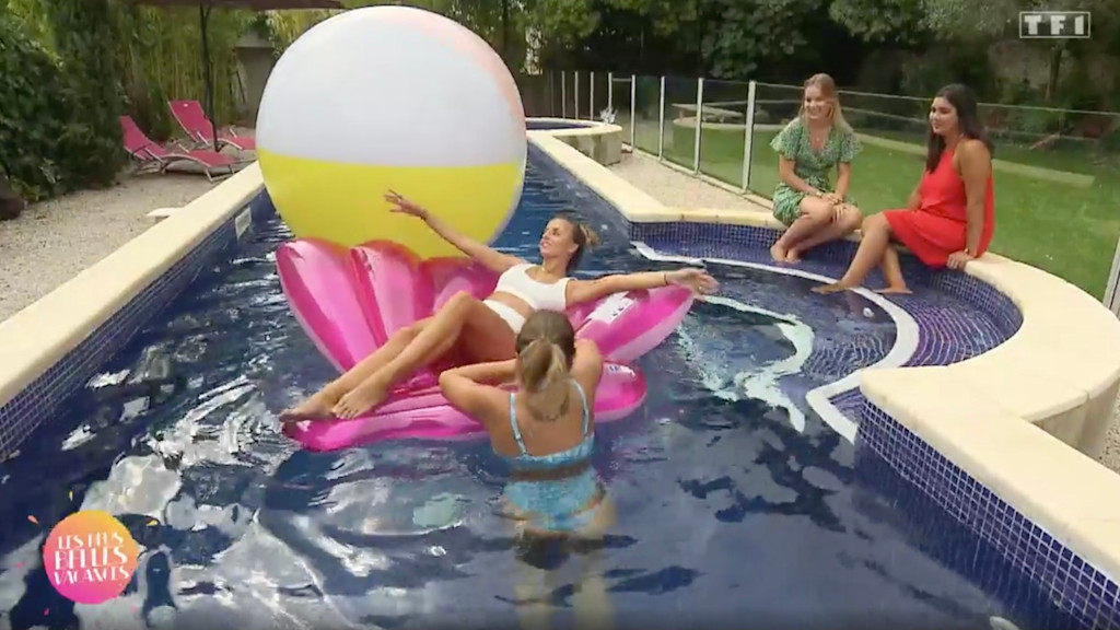 The pool ! The pool !