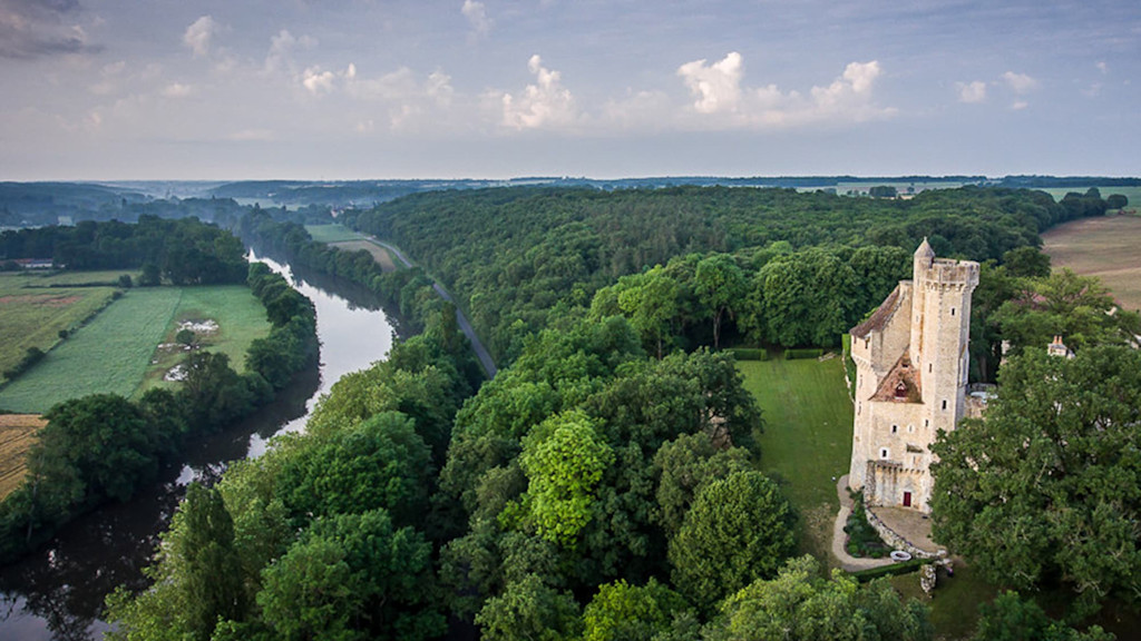 Vacation château in Centre Val de Loire beside the Creuse river Vacation château in Centre Val de Loire beside the Creuse river