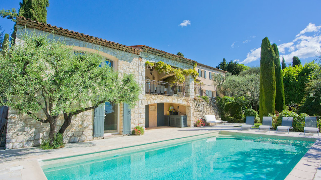 Holiday home in Provence with private heated pool Holiday home in Provence with private heated pool