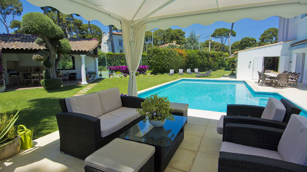 Covered pool terrace Covered pool terrace
