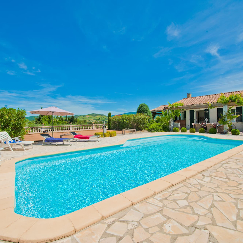 Villa contemporaine avec piscine privée Villa contemporaine avec piscine privée