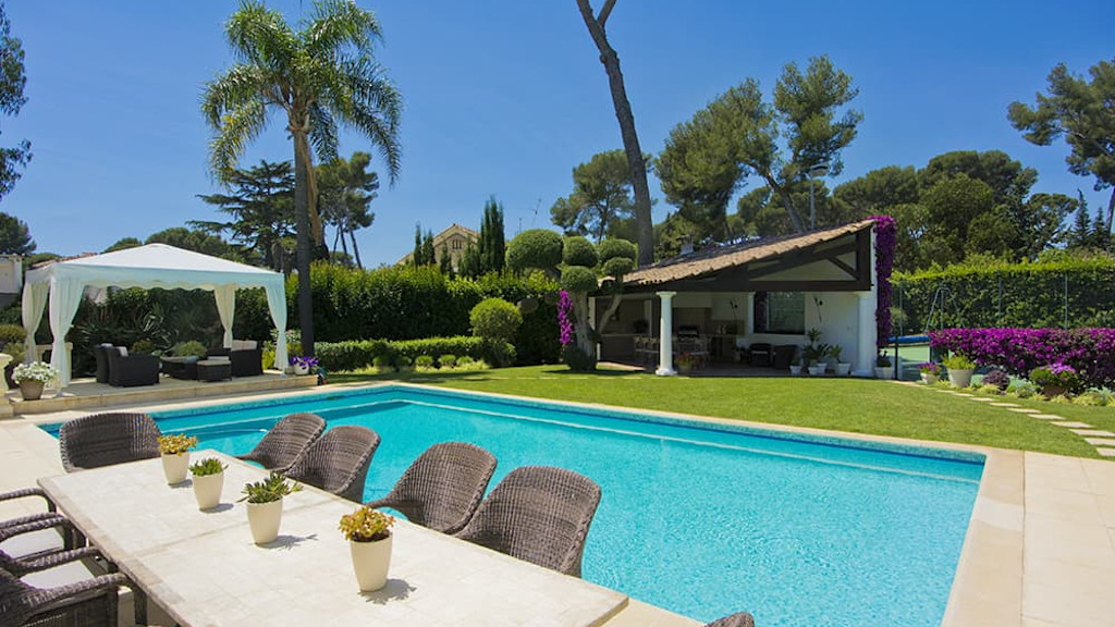 Private heated pool in Provence Private heated pool in Provence