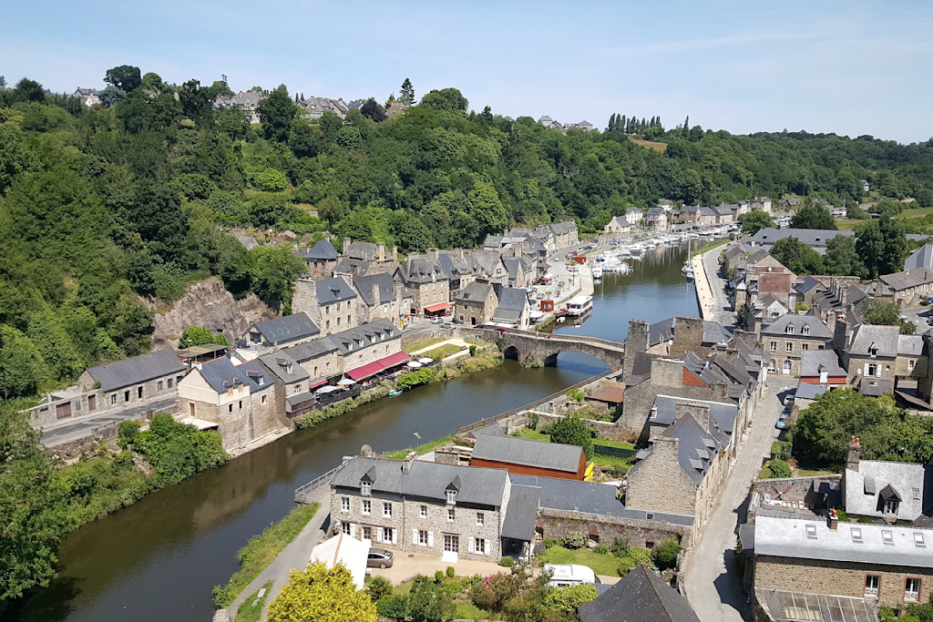 Dinan Dinan