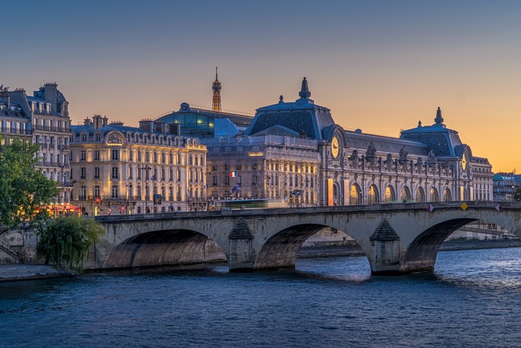 Paris Paris