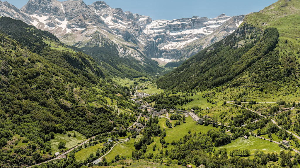 The Cirque de Gavarnie The Cirque de Gavarnie