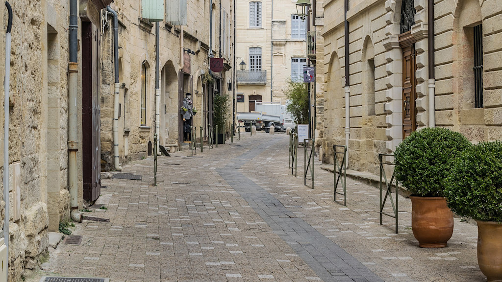 Rue de la Pellisserie in Uzes Rue de la Pellisserie in Uzes