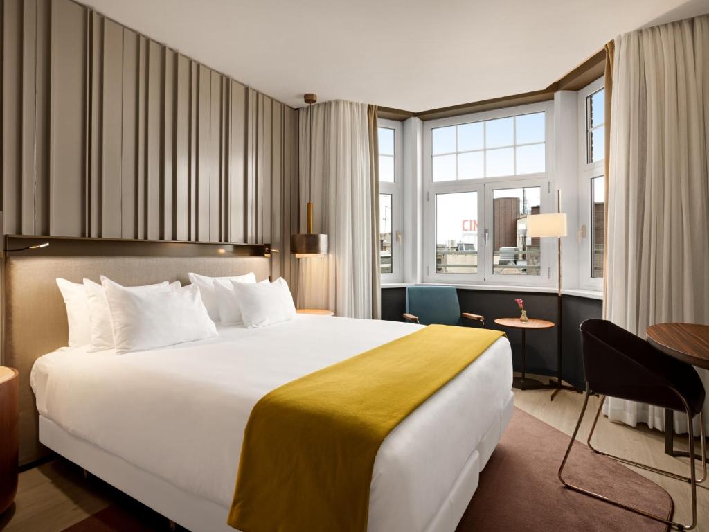 NH Collection Amsterdam Flower Market (Formerly NH Carlton)