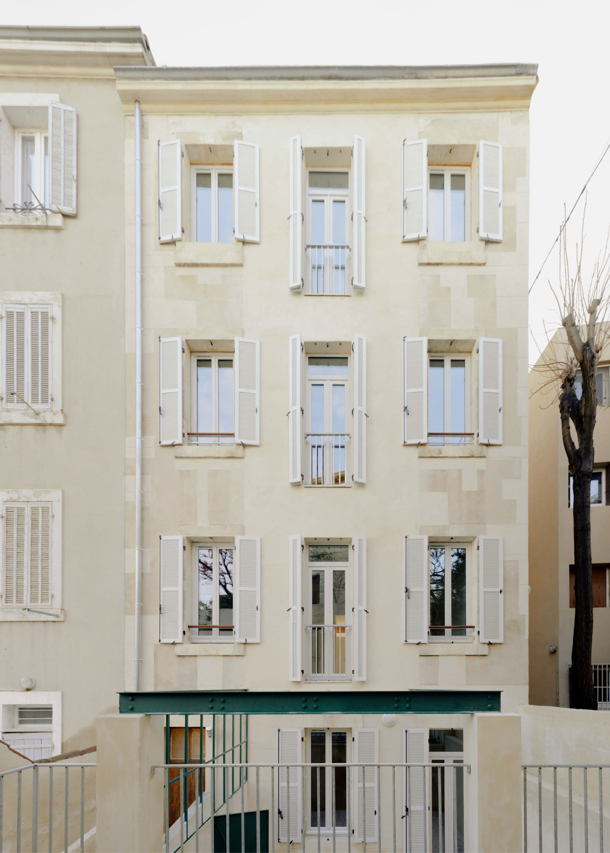 260728 WEB 3FENETRES patrimoinebati maisonmarseillaise rehabilitation reemploi conservation6