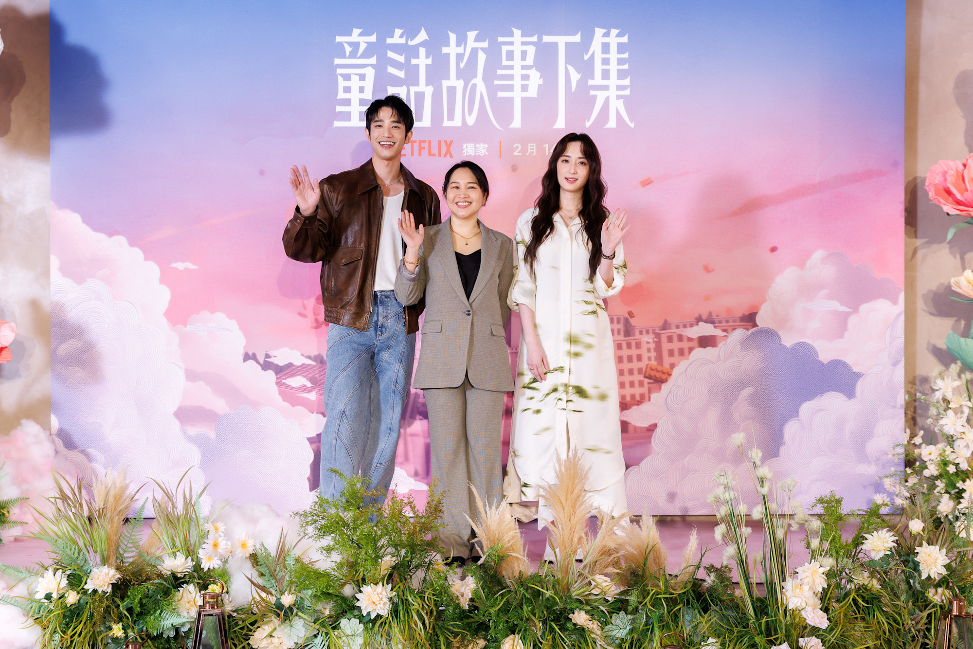 左起:劉以豪、編導李念修、柯佳嬿《童話故事下集》-1