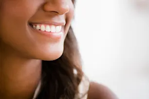 Cómo limpiar tus implantes dentales article link