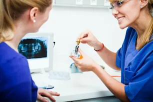 Qué son los implantes dentales article link