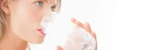 Beneficios de la pasta de dientes con flúor, del enjuague bucal y del agua fluorados. article link