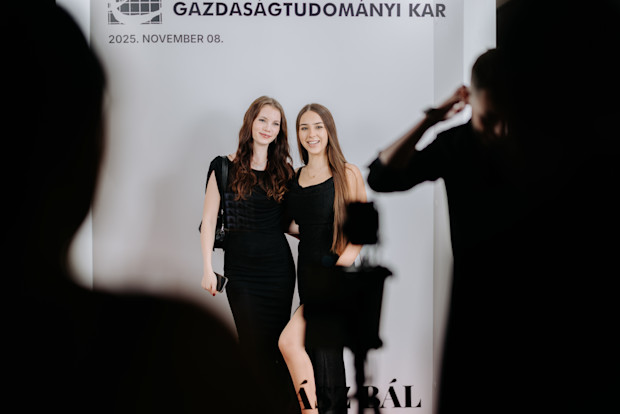 WALK IN MAGAZINE BOOTH