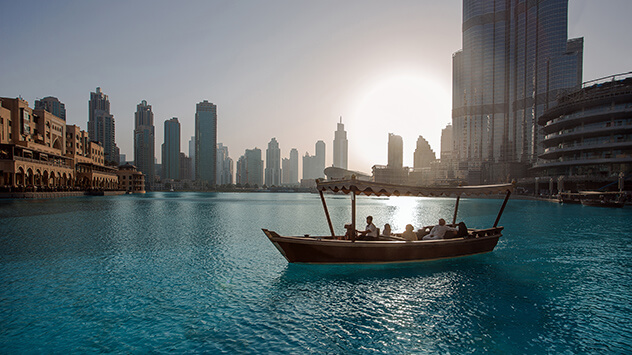 Traditionelles Wassertaxi Abra in Dubai