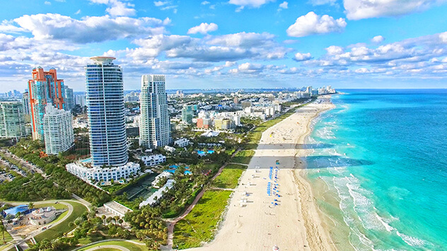 Blick auf die Skyline und den Strand von Miami