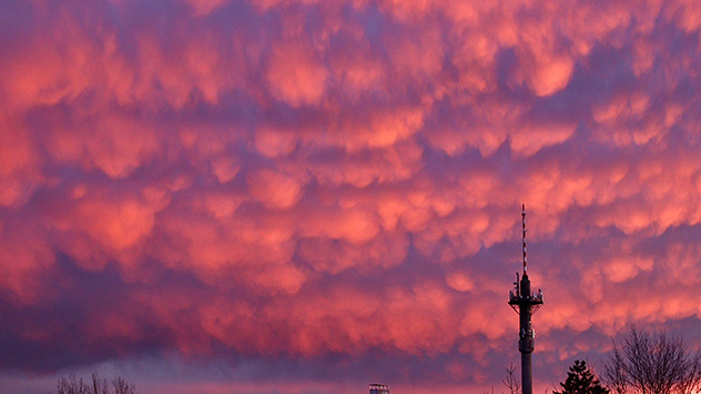 Mammatus-Wolken im Abendlicht über Südbayern